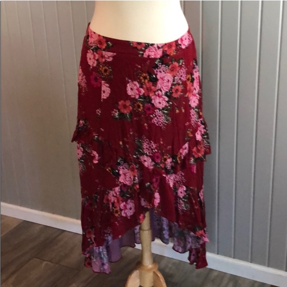 NWT TORRID DK RED FLORAL HI LOW SKIRT SZ 1